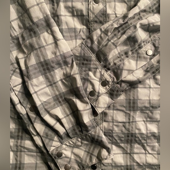 Women’s REI Brand long sleeve button up. Size medium. - Picture 3 of 3